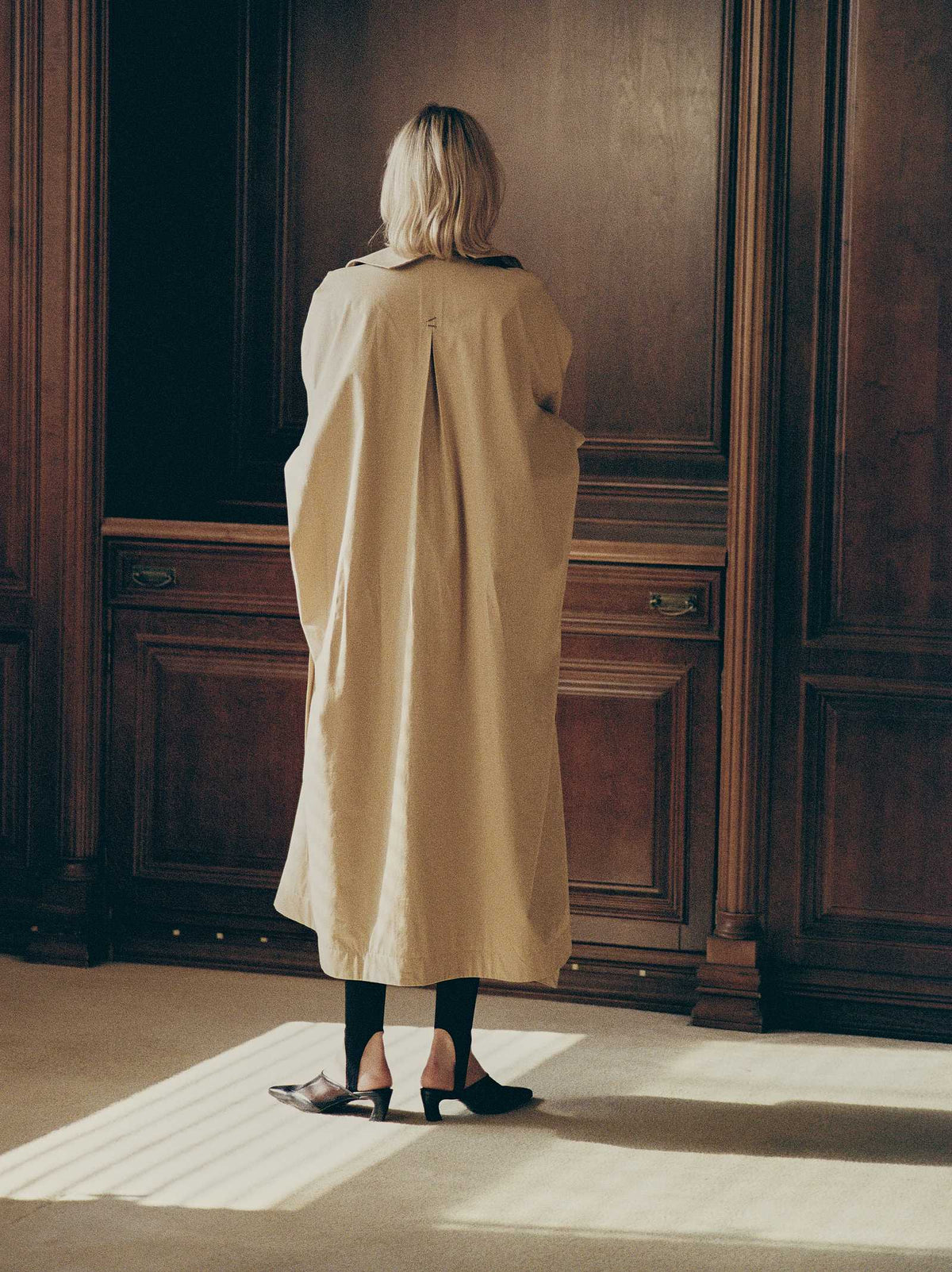 Beige Trench Coat №1
